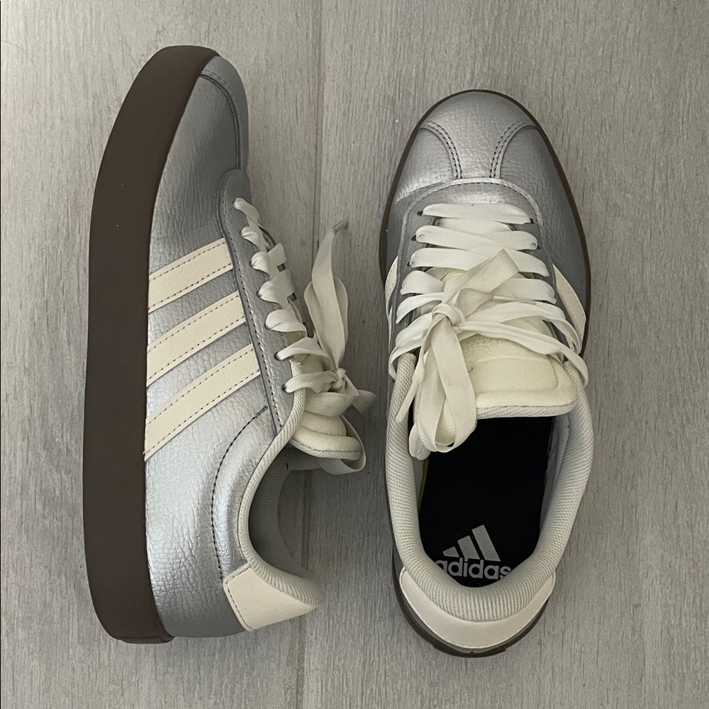 Adidas Women’s Silver and Cream VL Court 3.0 SIZE 6.5